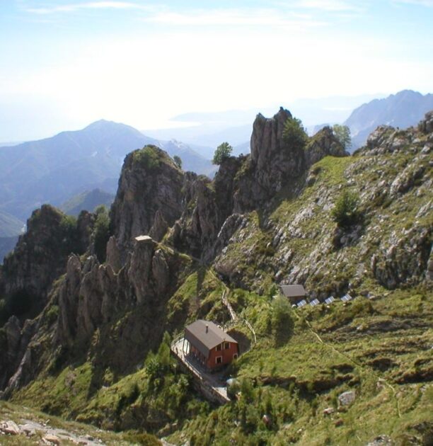 APUANE Il Monte Tambura, la Vandelli e le vie di lizza 43° Parallelo Siena