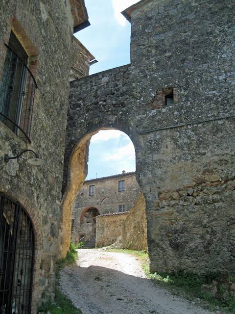 images porta castel di tocchi